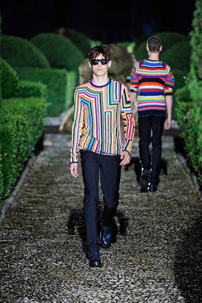 Look 12